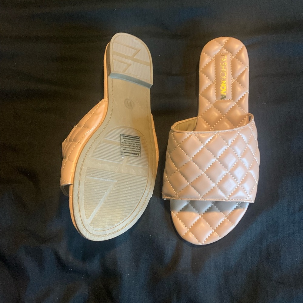 Brand:fashion Nova Size:10-11 in women Color: Nude